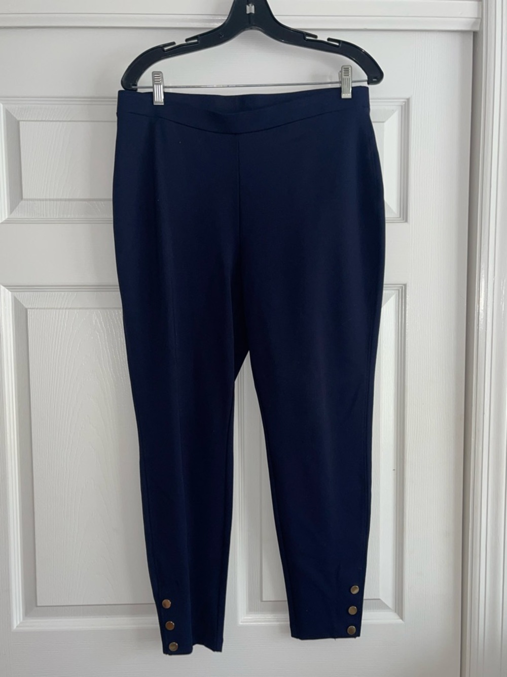Chicos Navy Legging Type Pants With Button Detail